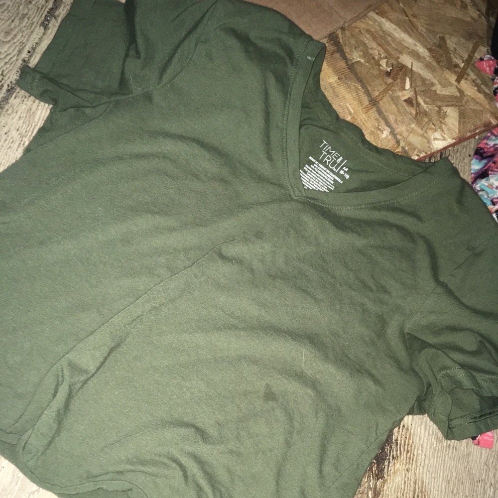 Cropped green T-shirt